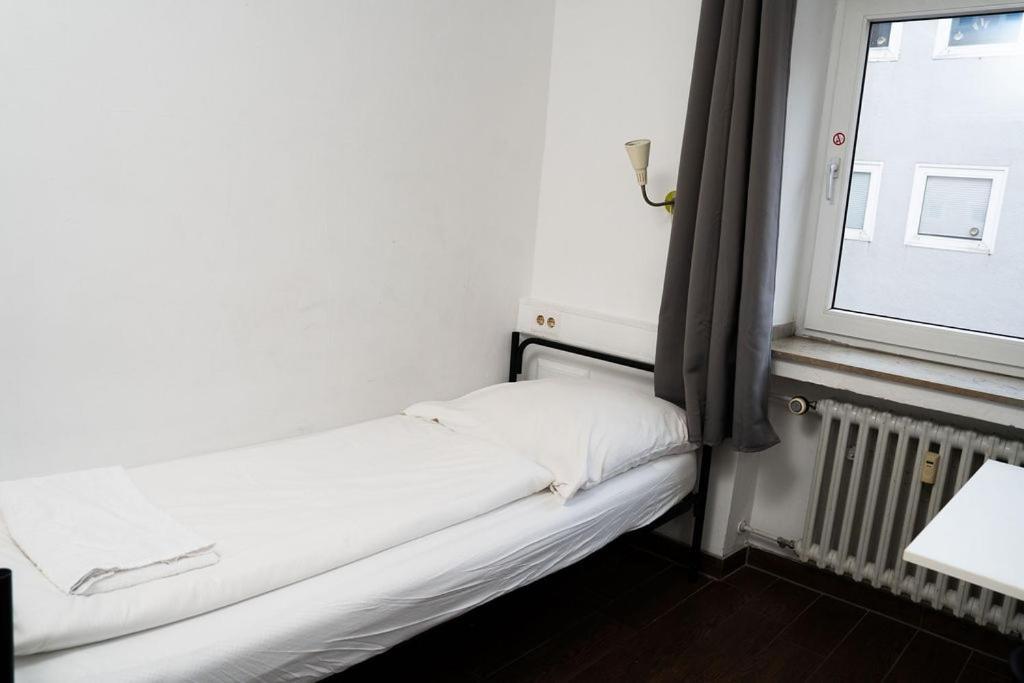 Single Room with Shared Bathroom,1742721310:JPEG